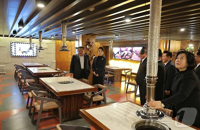 (평양 노동신문=뉴스1) = 북한 노동당 기관지 노동신문은 23일 "우리나라 북부 산간도시의 전형으로, 특색 있는 사계절 산악관광지로 자기의 매력적인 모습을 더욱 일신해가는 삼지연시에 현대적인 호텔들이 새로 일떠서 준공했다"라고 보도했다. [국내에서만 사용가능. 재배포 금지. DB 금지. For Use Only in the Republic of Korea. Redistribution Prohibited] rodongphoto@news1.kr