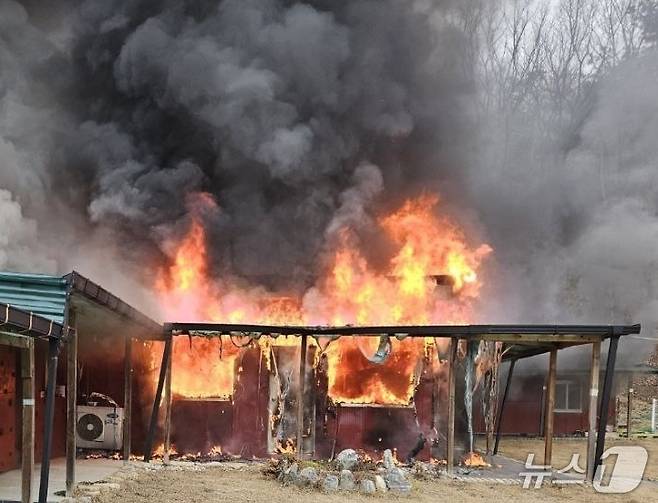 화재 현장. (경기도소방재난본부 제공. 재판매 및 DB 금지) 2025.12.23/뉴스1