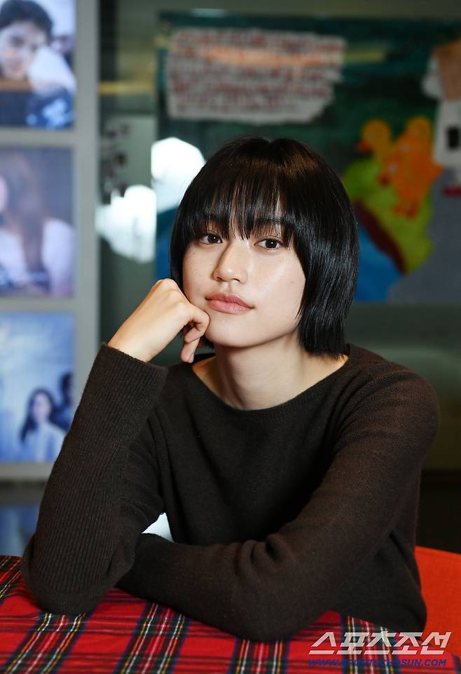 제46회 청룡영화상 신인여우상을 수상한 배우 김도연이 11일 진행된 스포츠조선과의 인터뷰에 앞서 포즈를 취하고 있다. 허상욱 기자wook@sportschosun.com/2025.12.11/