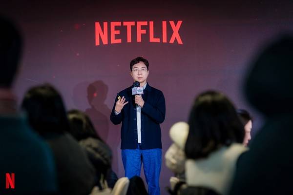 23일 오후 성수에서 열린 2025 넷플릭스 연말 기자 송년회에서 유현준 홍익대학교 건축도시대학 교수가 강연을 진행하고 있다. ⓒ넷플릭스