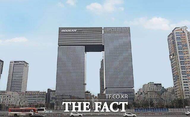 ㈜두산은 두산로보틱스 주식 1170만주 처분을 결정했다고 23일 공시했다. /두산