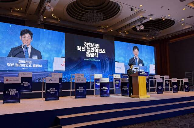 엄찬왕 화학산업협회 부회장 환영사 (사진=화학산업협회)