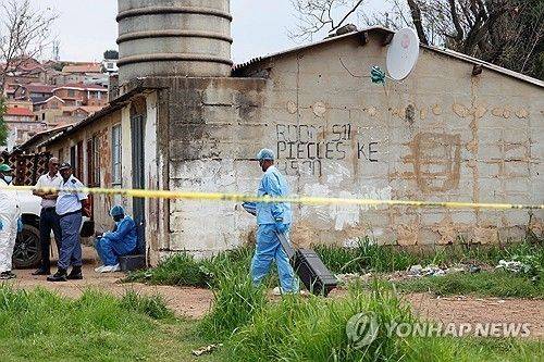 지난 6일(현지시간) 총격 사건이 일어난 남아공 프리토리아의 한 호스텔. 연합뉴스