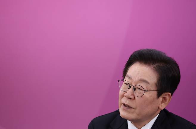 이재명 대통령이 23일 부산 동구 해양수산부 청사에서 열린 해수부 업무보고에서 발언하고 있다. /뉴스1