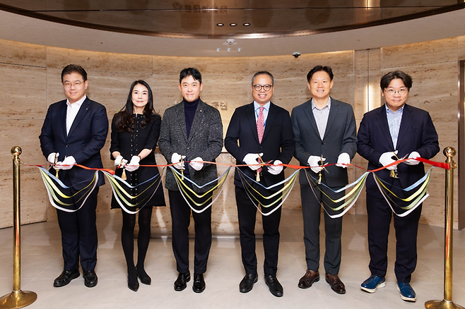 유안타증권은 23일 강남권 지점의 랜드마크로 자리할 '더블유 프레스트지(W Prestige) 강남센터'를 삼성역 인근 섬유센터 5층에 신설했다고 밝혔다. ⓒ유안타증권