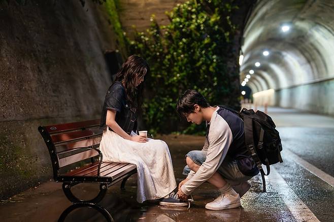 영화 ‘오늘 밤, 세계에서 이 사랑이 사라진다 해도’. 바이포엠스튜디오 제공