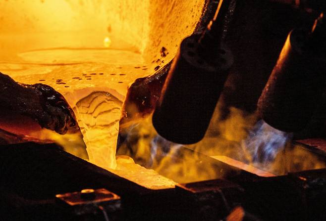 사진은 2022년 7월13일 스위스 멘드리시오에 있는 금과 은 정제소 및 바 제조업체 Argor-Heraeus 공장. /사진=로이터