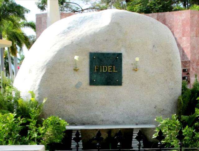 ▲ 'FIDEL'이라는 다섯 글자만 새긴 카스트로의 묘비 ⓒ손호철