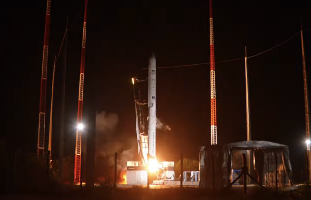 이노스페이스의 발사체 ‘한빛-나노’가 23일 오전 10시 13분 발사됐으나, 비행 약 30초 만에 이상 현상이 발생해 지상으로 낙하했다. 사진=이노스페이스 유튜브