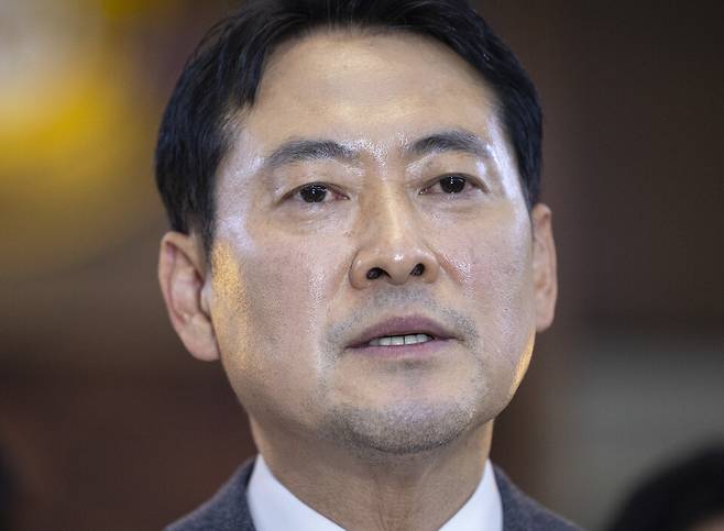 장동혁 국민의힘 대표가 23일 내란전담재판부법에 반대해 국회 본회의장에서 24시간 동안 홀로 무제한 토론(필리버스터)을 진행한 뒤 가진 기자회견에서 발언하고 있다. ⓒ 연합뉴스