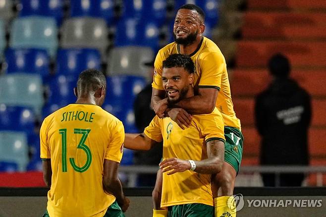 라일 포스터(가운데)의 득점을 기뻐하는 남아공 선수들 [AP=연합뉴스]