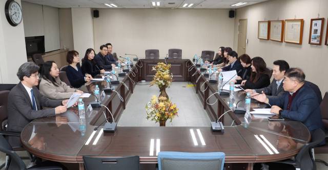 부산일보 제5기 독자위원회 12월 좌담회가 지난 23일 오후 부산일보 4층 회의실에서 열렸다. 정종회 기자 jjh@