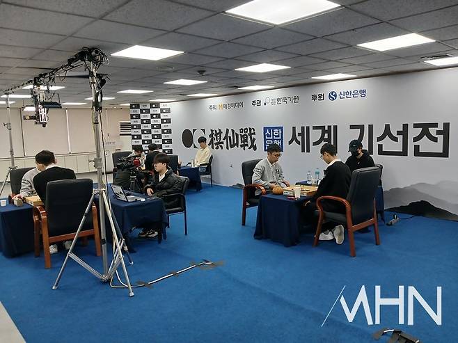 신한은행 세계 기선전 32강 토너먼트 1일차 경기가 열리고 있는 한국기원 대회장 전경.(사진 MHN 엄민용 선임기자)&nbsp;