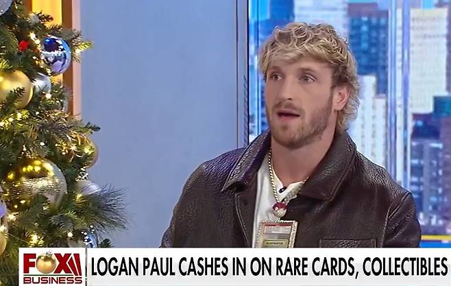 자신이 구매한 포켓몬카드를 목에 걸고 폭스비즈니스 '빅머니쇼' 인터뷰에 출연한 로건 폴(폭스비즈니스 '빅머니쇼' 갈무리)