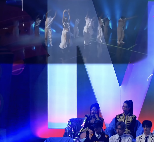 블랙핑크 제니 무대 가수석 리액션 캠. 사진 | 유튜브 채널 ‘Rock Music’