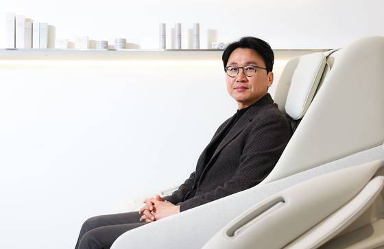 17일 서울 강남구 세라젬 서울타운에서 만난 이경수 세라젬 대표는 “제품 다각화는 고객 건강을 고민한 결과”라고 말했다. 김종호 기자