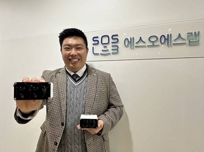 정지성 에스오에스랩 대표가 현대차의 자율주행 모빌리티 로봇 ‘모베드’에 공급하는 라이다 제품에 대해 설명하고 있다.  /민지혜 기자