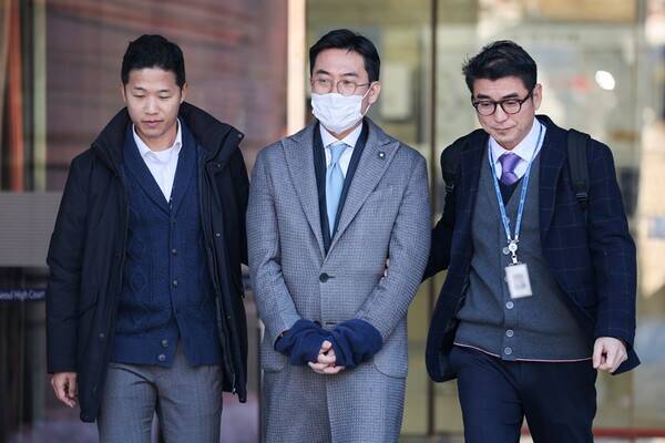 ▲조영탁 IMS모빌리티 대표가 지난 5일 서울 서초구 서울중앙지방법원에서 열린 구속 전 피의자 심문(영장실질심사)을 마친 뒤 청사를 나서고 있다. 조 대표는 김건희 여사 일가의 집사로 알려진 김예성씨의 공범으로 특정경제범죄 가중처벌법(특경법)상 배임·횡령, 업무상 횡령, 외부감사법 위반, 증거은닉교사, 배임증재 혐의를 받는다.ⓒ연합뉴스