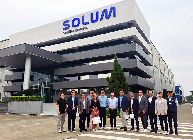 솔루엠의 이번 유럽 성과는 주력 사업인 ESL의 성공을 넘어 신사업 분야에서도 비즈니스 지평을 넓혔다는 점에서 의미가 크다. 사진은 솔루엠인 EV 충전 솔루션 분야의 글로벌 혁신 기업인 '아이차징'(i-charging)과 전략적 파트너십을 체결한 모습. /사진=솔루엠