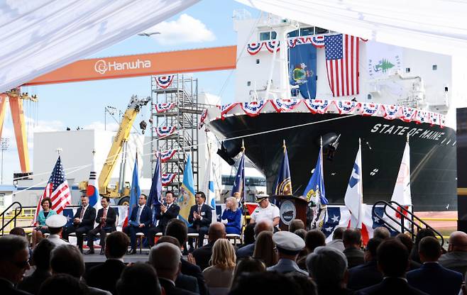 한화그룹이 마스가를 중심으로 미국 조선·방산 시장 공략에 속도를 내고 있다. 지난 8월 한화 필리조선소를 방문한 이재명 대통령과 김동관 한화그룹 부회장의 모습. /사진=뉴시스
