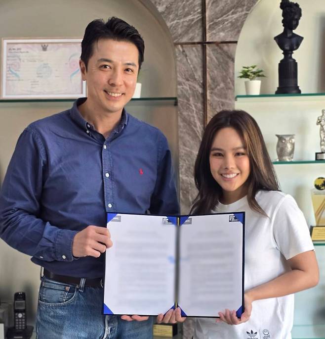 (사진제공:=WMC프로덕션 제공, 좌 : wmc프로덕션 강동균대표, 우 : MFlow Entertainment MINTTY대표)