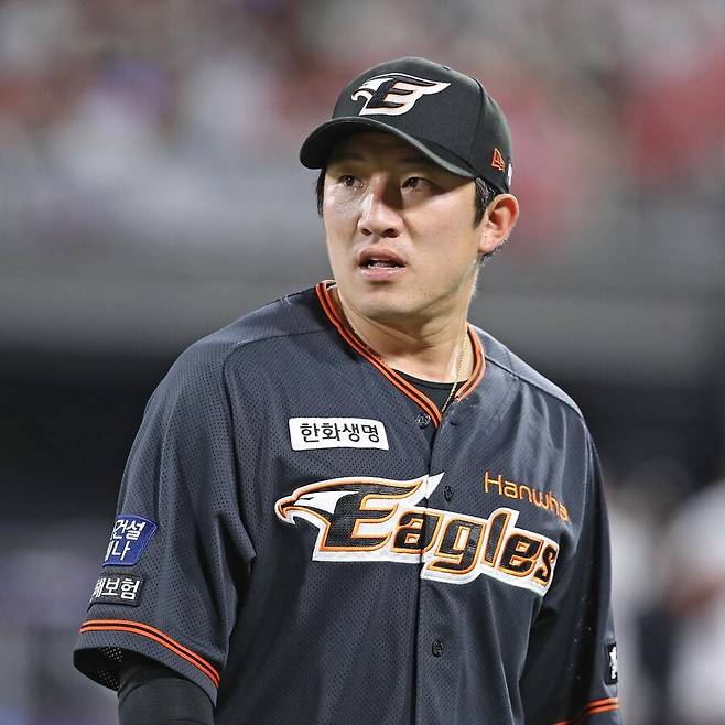 ▲ 장시환은 한화에서 방출된 뒤 LG에 입단했다. 스카우트 시절 인연이 있는 염경엽 감독과의 재회다. ⓒ한화 이글스