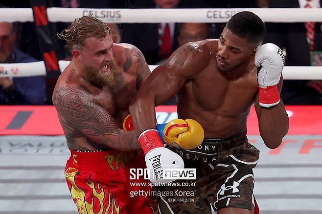 ▲ 제이크 폴과 앤서니 조슈아.