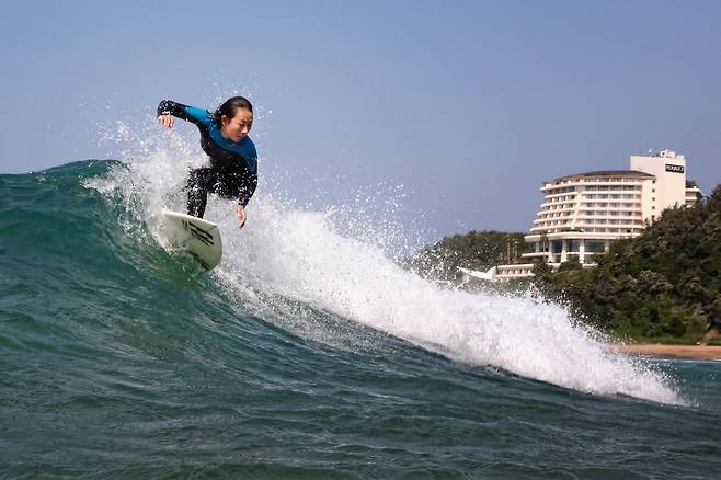 제주 중문해수욕장의 서퍼 [김울프 작가 제공]