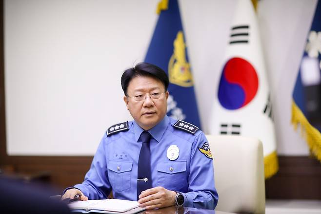 인터뷰하는 장인식 해경청장 직무대행 [해경청 제공. 재판매 및 DB 금지]