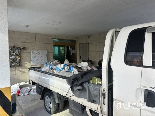 최근 경매에서 낙찰된 오산시의 한 오피스텔에서 복도 등 공용 공간에 대한 리모델링 작업이 이뤄지고 있다. 2025.12.22 /목은수기자wood@kyeongin.com