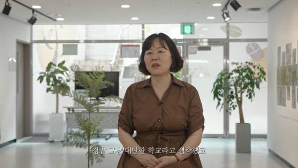 영화<다시 부르는 소녀들의 이름>에 등장하는 한일여실고 졸업생 김민정 씨. /빛공방