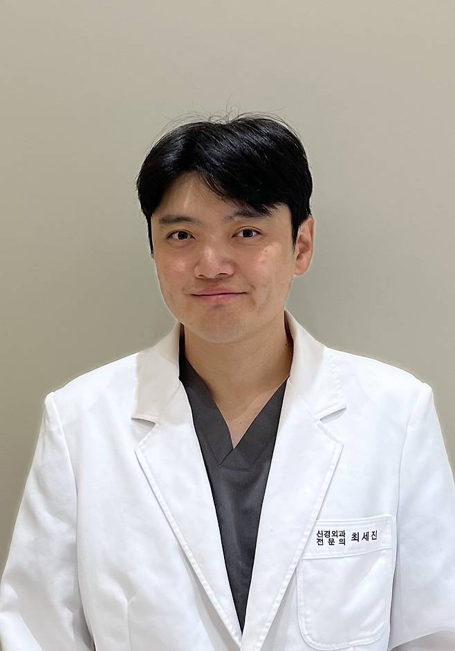 최세진 원장|출처: 바른에스신경외과의원