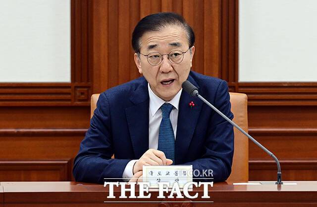 김윤덕 국토교통부 장관은 오는 2027년부터 2차 공공기관 이전 절차를 시작하겠다고 말했다. 1차 이전보다 더 많은 기관이 지방으로 이동하도록 준비하겠다고 덧붙였다. /임영무 기자