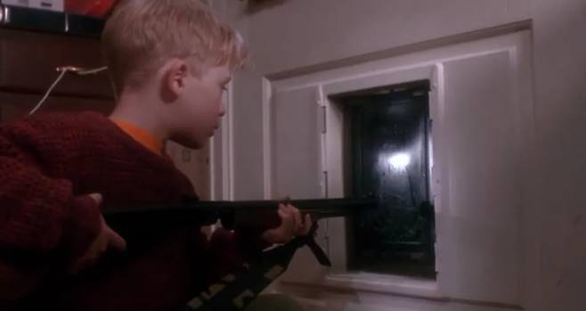 '나 홀로 집에 1': 줄거리와 결말