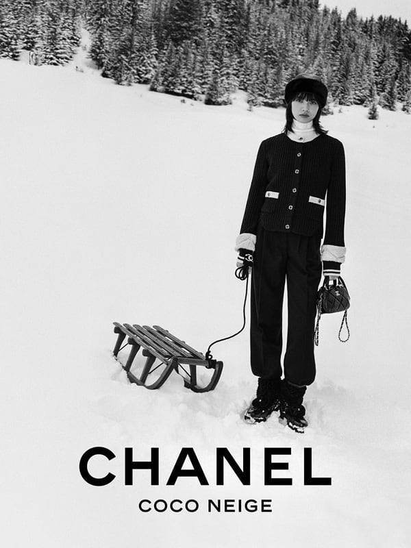 샤넬 앰버서더 고마츠 나나가 모델로 참여한 샤넬 2025-2026 코코 네쥬 컬렉션. 샤넬.