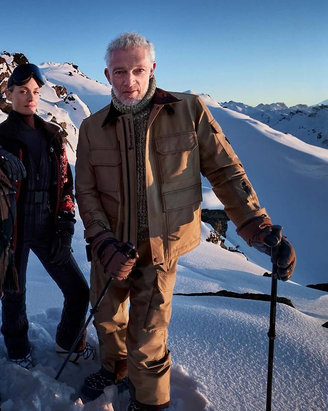 뱅상 카셀, 앰버 발레타가 모델로 촬영된 2025-2026 몽클레르 그레노블 광고 캠페인. 몽클레르.