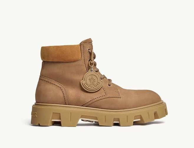 아웃도어 감성과 고급스런 소재가 조화된 몽클레르 그레노블 남성 Peak City 누벅 & 스웨이드 레이스업 부츠. 몽클레르.