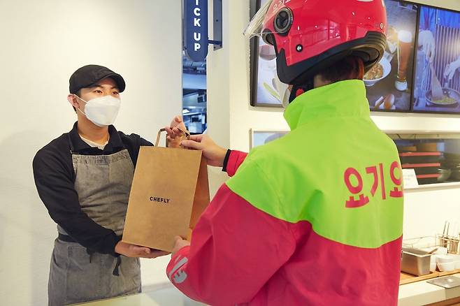 음식 배달 앱의 극성수기, 연말이 왔다. 위대한상상 제공