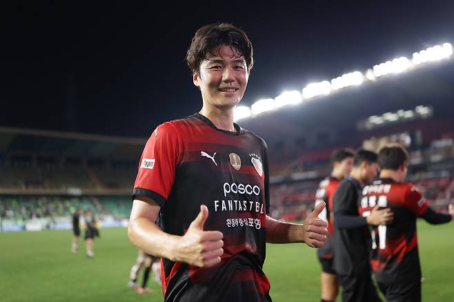 포항 유니폼을 입고 건재함을 과시한 기성용. 사진 프로축구연맹