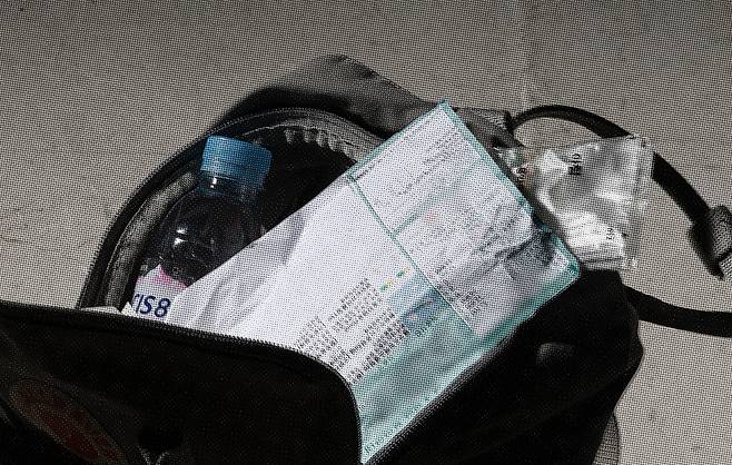 여성 우울증 당사자인 I씨(26)의 가방에 약봉지가 들어 있다. 정지윤 선임기자