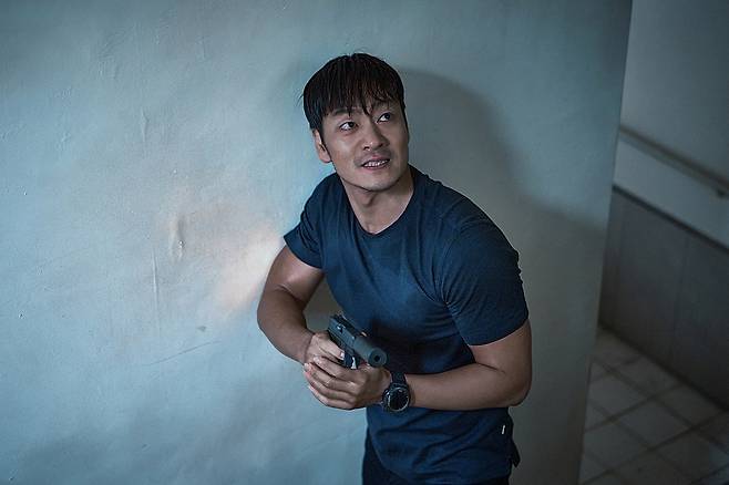 Park Hae-soo stars in "The Great Flood" (Netflix)