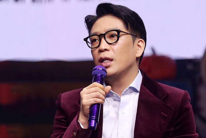 ?가수 MC몽이 25일 자신이 공동대표를 맡았던 원헌드레드의 차가원 회장과의 불륜설을 거듭 부인했다. 사진은 정규 8집 앨범 발매 기념 간담회에서 발언하는 MC몽. /사진=머니투데이