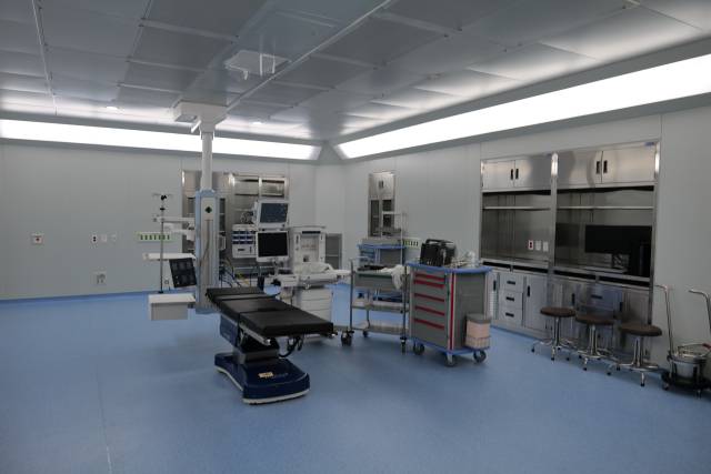 국립소방병원은 2026년 6월 입원실·수술실·응급실·인공신실을 포함한 정식 개원을 목표하고 있다. 사진은 24일 라운딩에서 공개된 수술실 내부 전경. 사진 제공=서울대병원