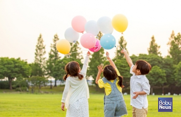 2026년부터 아동수당 지급 연령을 2030년까지 매년 1세씩 단계적으로 상향한다. 비수도권과 인구감소지역에 대해서는 추가 급여도 도입한다. ⓒ베이비뉴스
