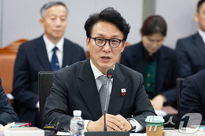 김민석 국무총리가 지난15일 서울 여의도 국회 의원회관에서 열린 국무총리 초청 K-방산 리더스 포럼에서 정부의 K-방산 육성과 혁신 방향에 대해 모두 발언하고 있다. 2025.12.26/뉴스1 ⓒ News1 유승관 기자