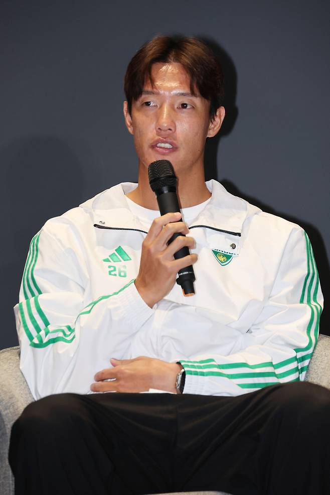 전북 현대를 떠나 수원 삼성으로 이적하는 홍정호. 전주 | 연합뉴스