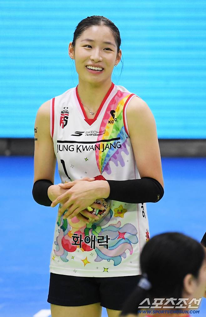 아직은 배울게 많은 몽골소녀 인쿠시는 꿈의 무대에서 조금씩 성장하고 있다.