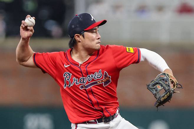 Sep 26, 2025; Cumberland, Georgia, USA; Atlanta Braves shortstop Ha-Seong Kim (9) throws the ball first base for the out against the Pittsburgh Pirates during the eighth inning at Truist Park. Mandatory Credit: Jordan Godfree-Imagn Images







<저작권자(c) 연합뉴스, 무단 전재-재배포, AI 학습 및 활용 금지>