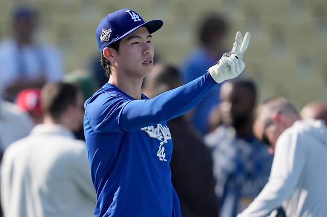 Los Angeles Dodgers' Hyeseong Kim motions during batting practice prior to Game 3 of baseball's World Series against the Toronto Blue Jays, Monday, Oct. 27, 2025, in Los Angeles. (AP Photo/Ashley Landis)
<저작권자(c) 연합뉴스, 무단 전재-재배포, AI 학습 및 활용 금지>