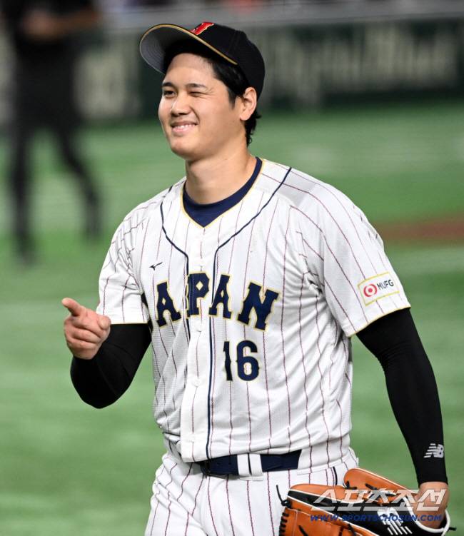 2023 월드베이스볼클래식(WBC) B조 1차전 일본과 중국의 경기가 9일 일본 도쿄돔에서 열렸다. 2회초 수비를 마친 일본 오타니가 덕아웃으로 향하고 있다. 도쿄(일본)=허상욱 기자wook@sportschosun.com/2023.03.09/